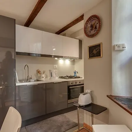 Dante Aligheri Apartman *